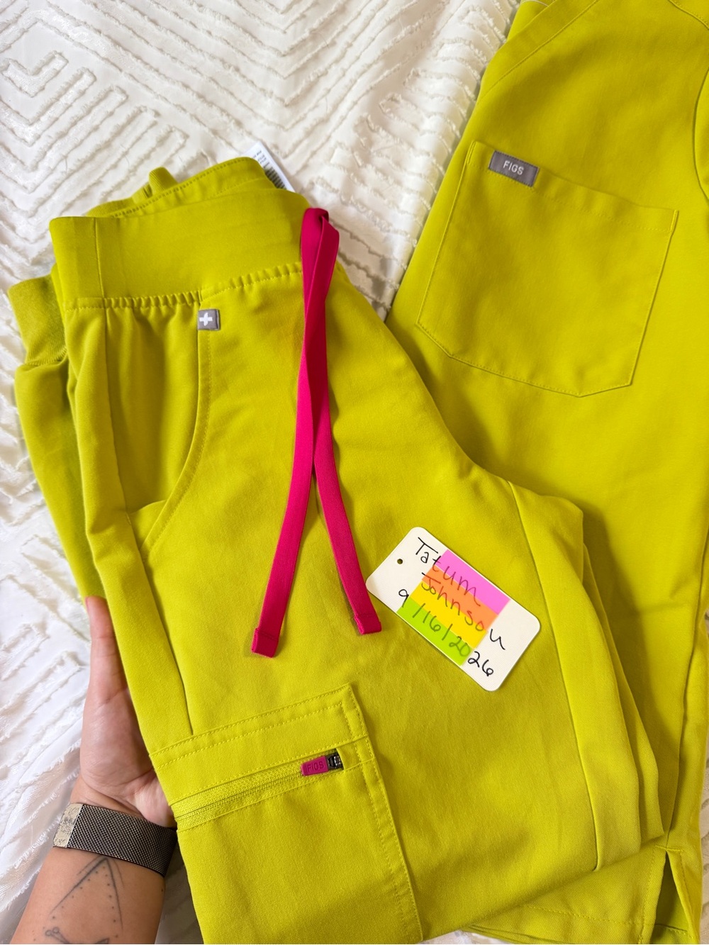 FIGS Limeade Scrub Set with Magenta Drawstring - Picture 2 of 4